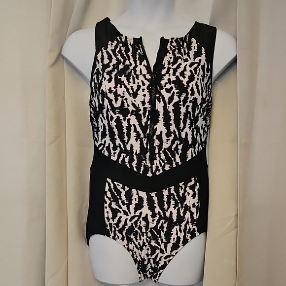 18W 1 Pc Swimsuit - Picture 2 of 4